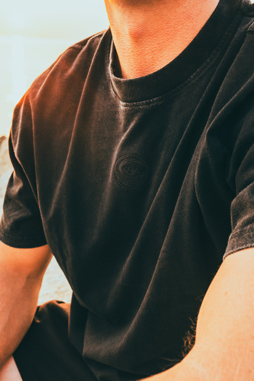 OMBRÉ TEE: BLACK