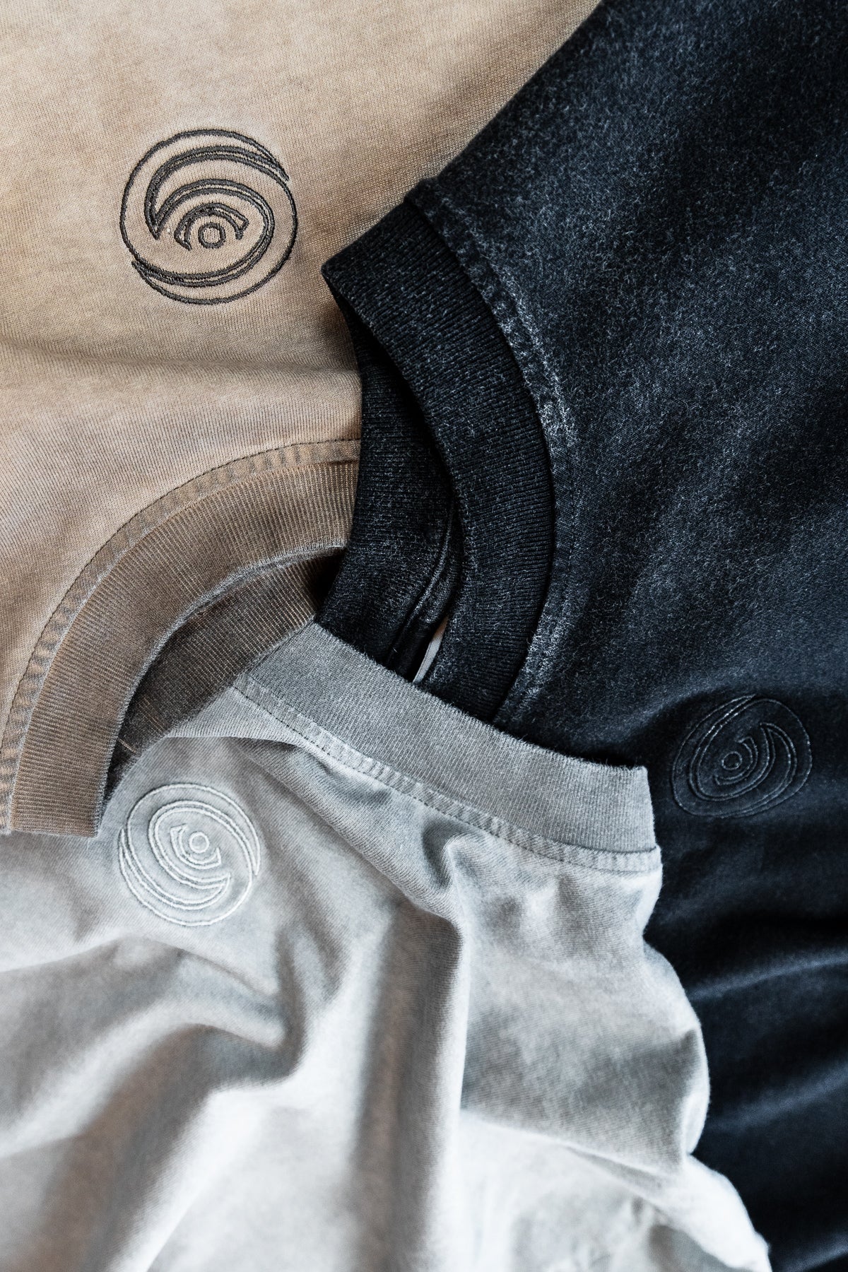 OMBRÉ TEE: SILVER